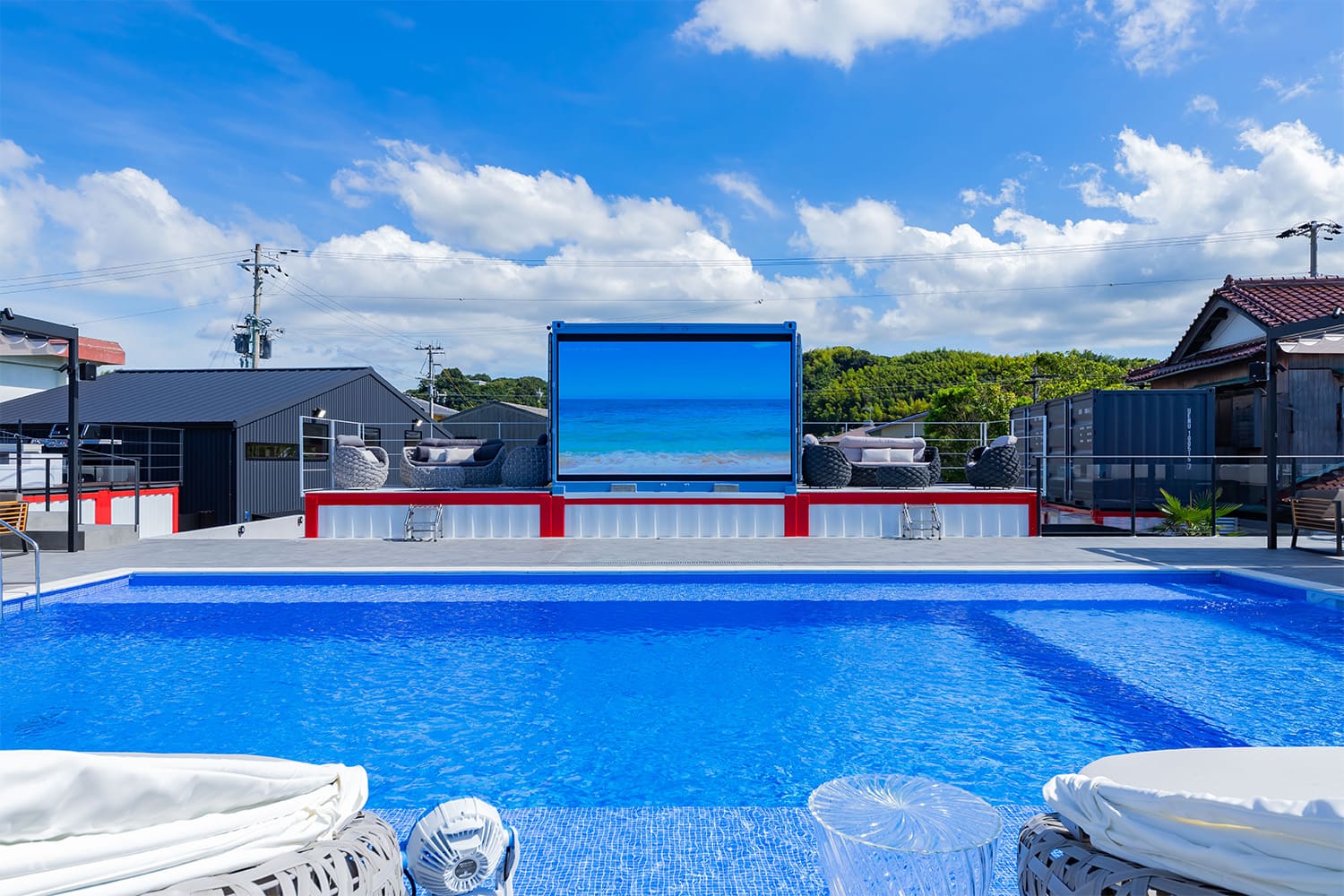 昼夜で変わるエンターテイメント
