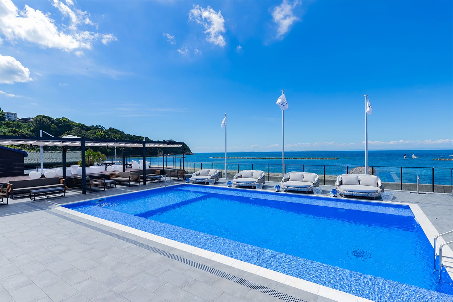 海外リゾートへトリップ。一日中遊び尽くす、大人のためのビーチクラブ